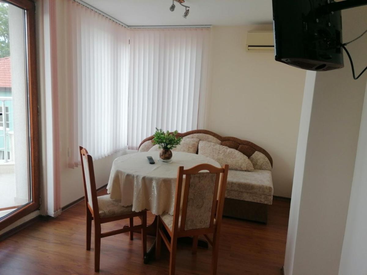 צרבו Villa Mareli מראה חיצוני תמונה